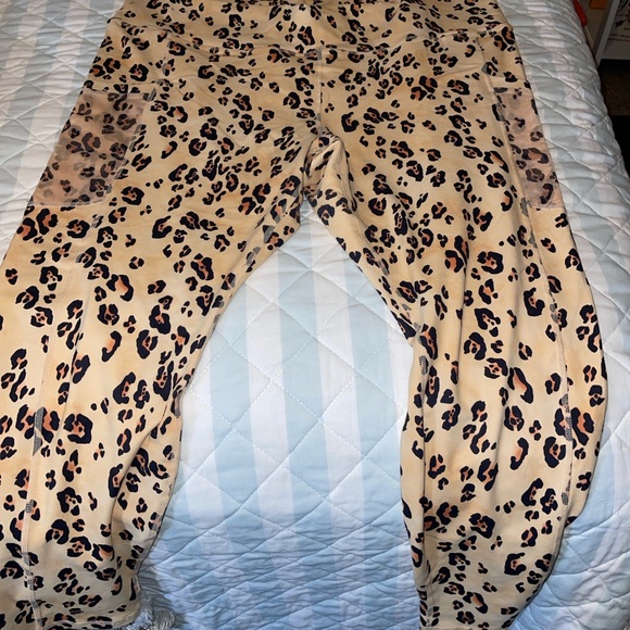 Fabletics Desert Leopard Bra and Leggings SET - Picture 4 of 6